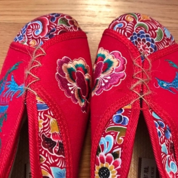 Buxiuyuan Floral Embroidered Oriental Slipper Flat - Picture 4 of 9